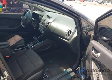 2017 Kia Forte Lx z USA, uszkodzony, nr VIN 3KPFK4A77HE138886